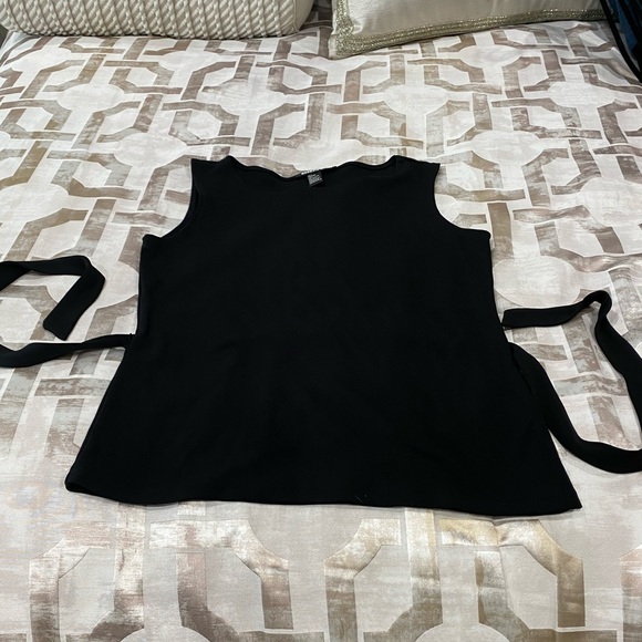 DKNY Stretch Black top with tie belt M - Picture 2 of 5